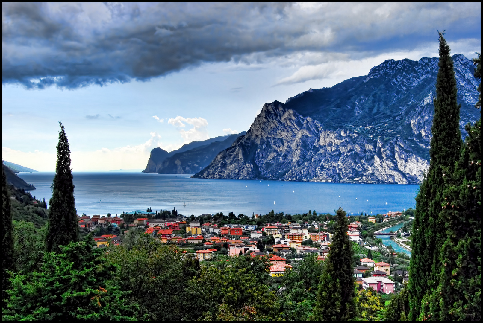 Brutti nuvoloni sul lago