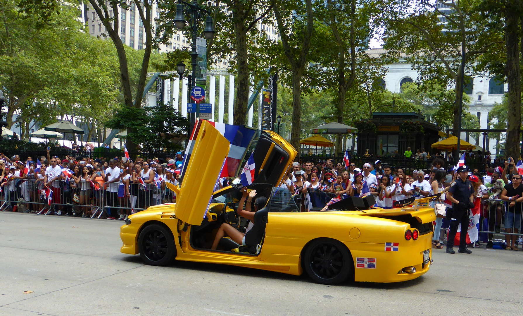 Bryant Park Fitfth Avenue,dominican Parade