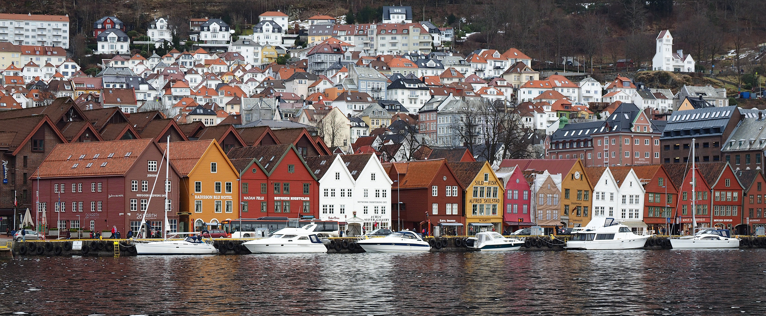 Bryggen von der gegenüberliegenden Seite der Bucht Vågen