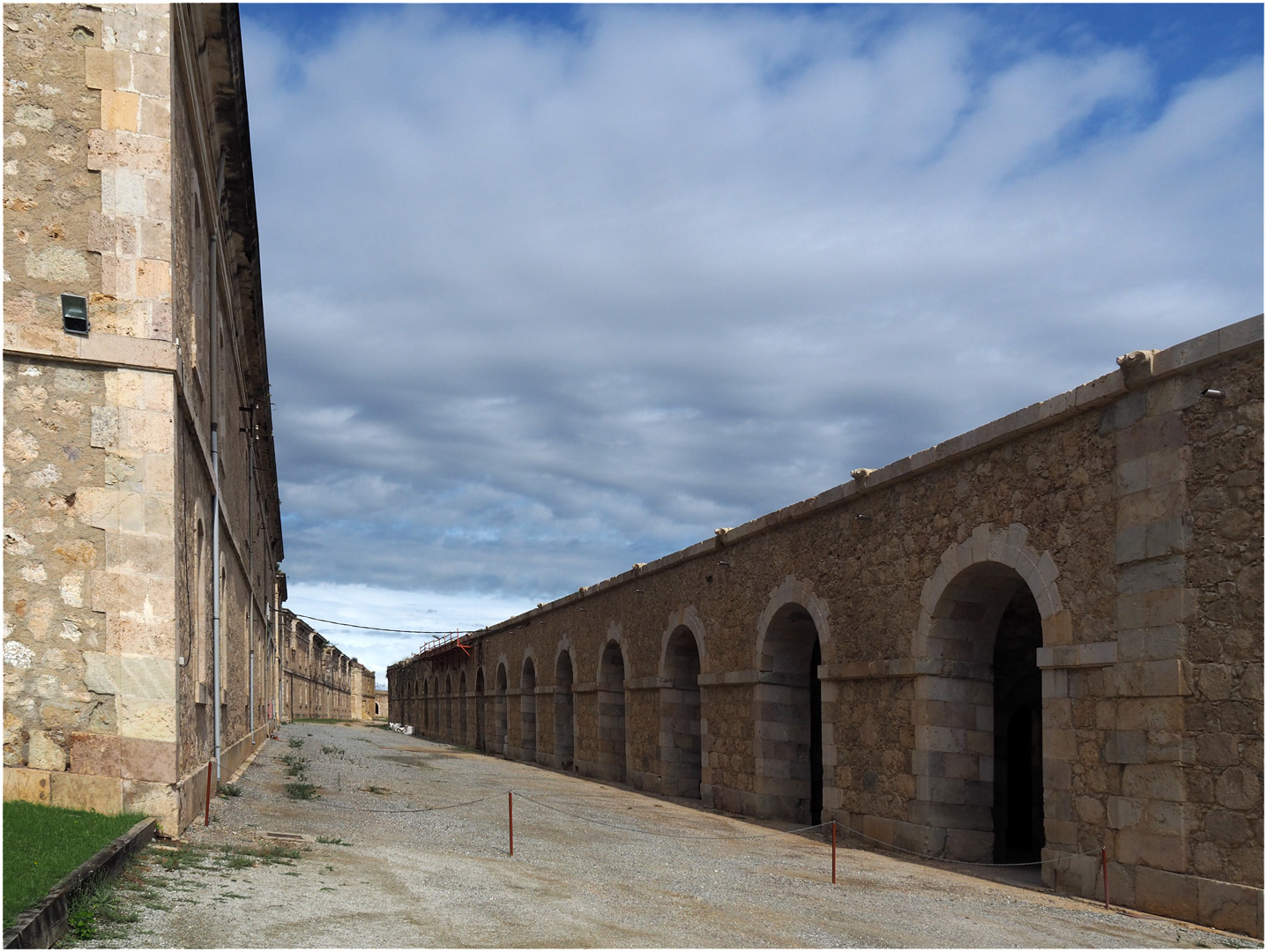 Bâtiments du Château forteresse Sant Ferran  --  Figueras