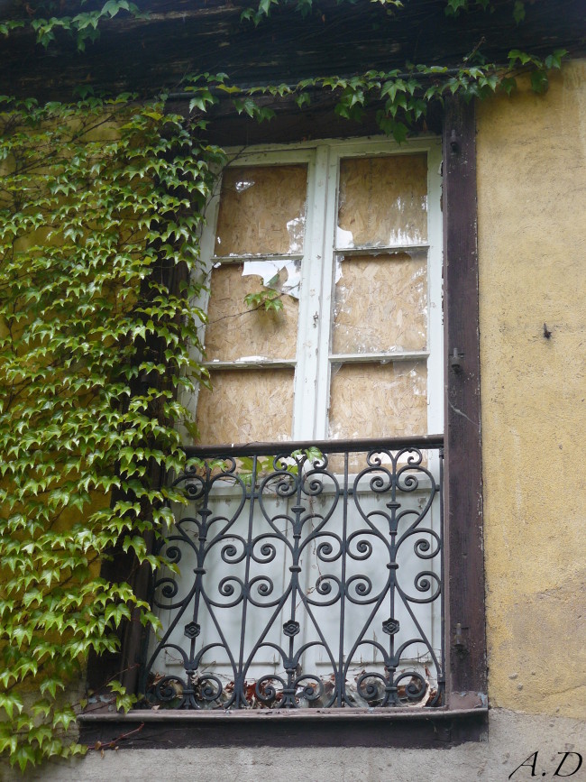 Bâtisse abandonnée ...