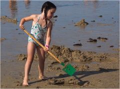 Bâtisseuse sur la plage d’Hendaye