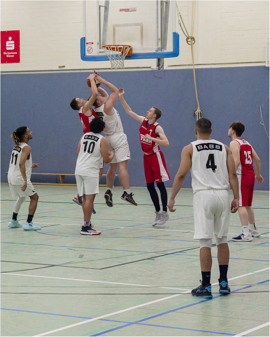 BTS Neustadt IV (weiß) - FTSV Jahn Brinkum (rot) 81:75