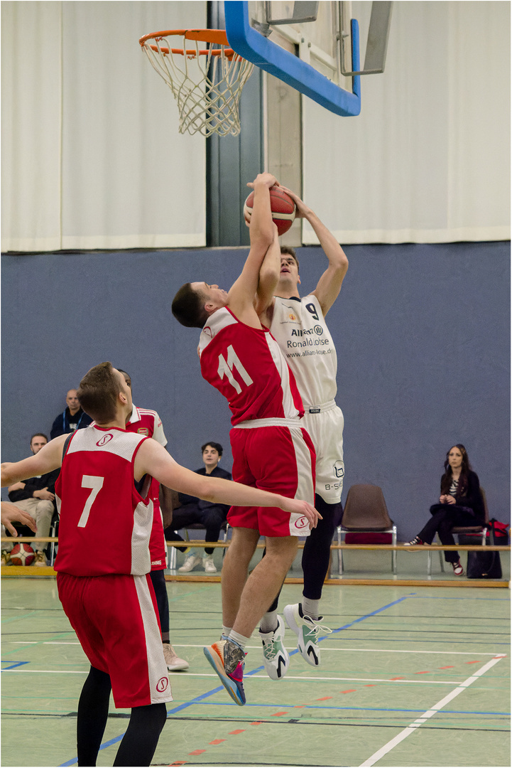 BTS Neustadt IV (weiß) - FTSV Jahn Brinkum (rot) 81:75