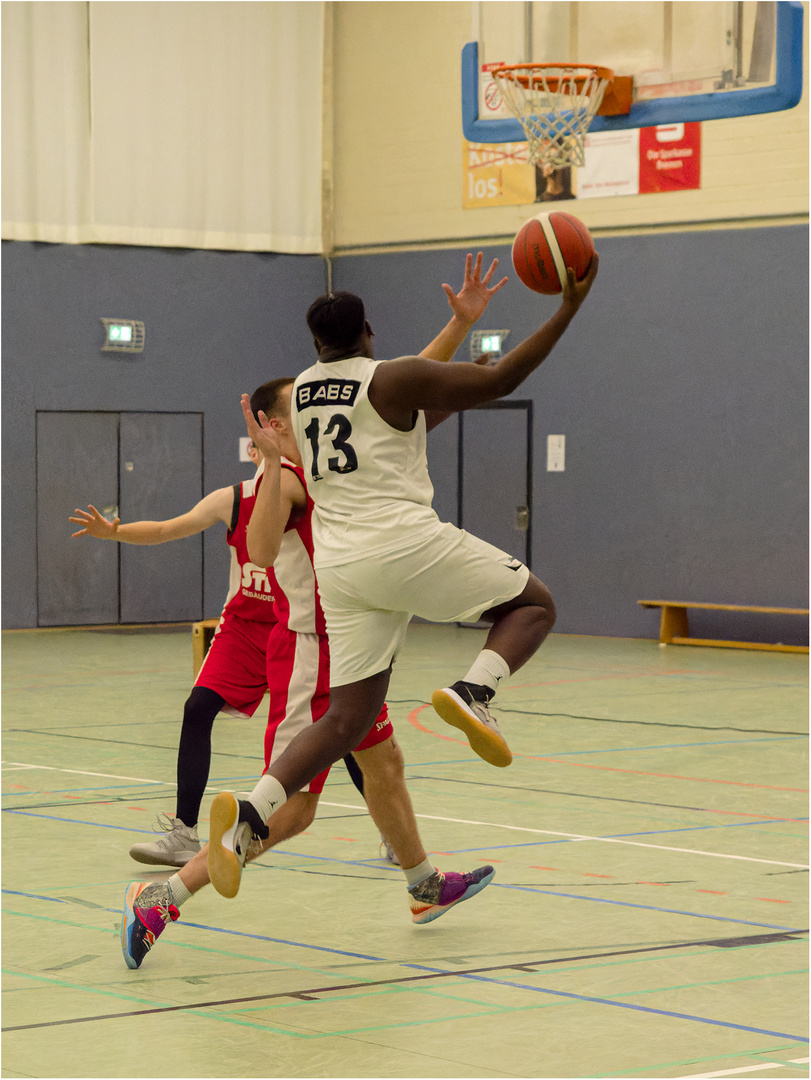 BTS Neustadt IV (weiß) - FTSV Jahn Brinkum (rot) 81:75