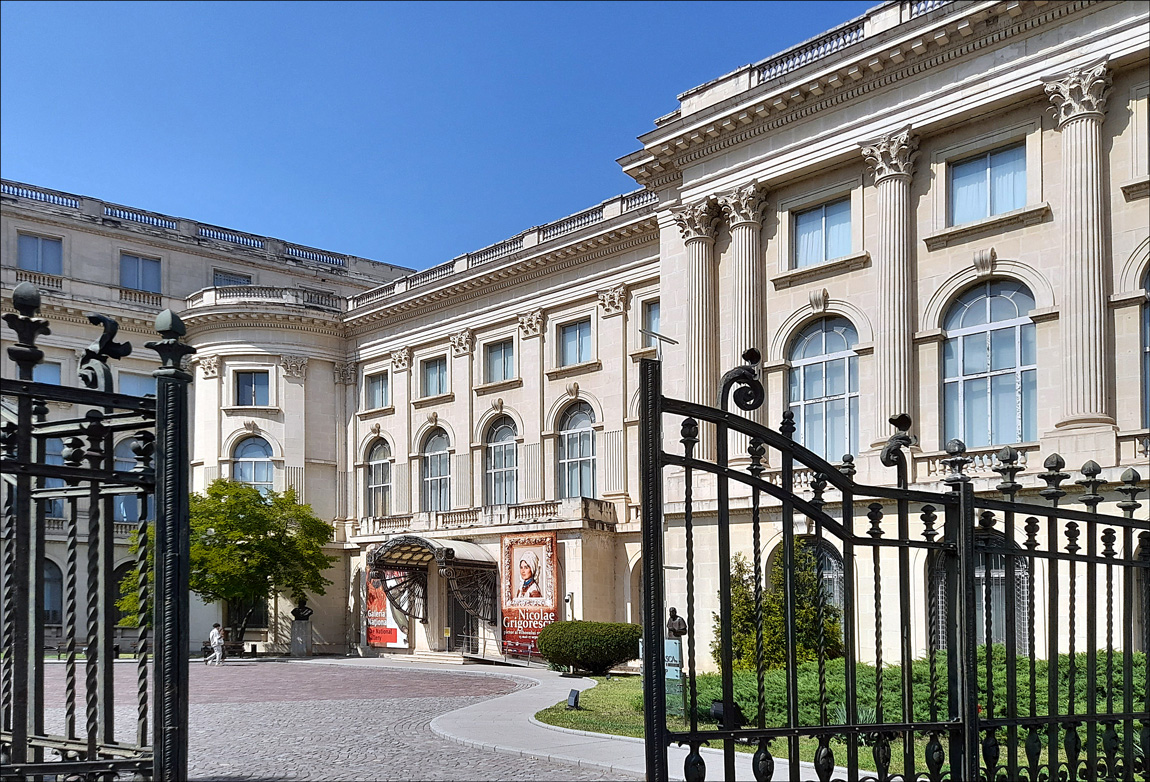 Bucarest - Musée National d'Art (l'ancien Palais Royal))