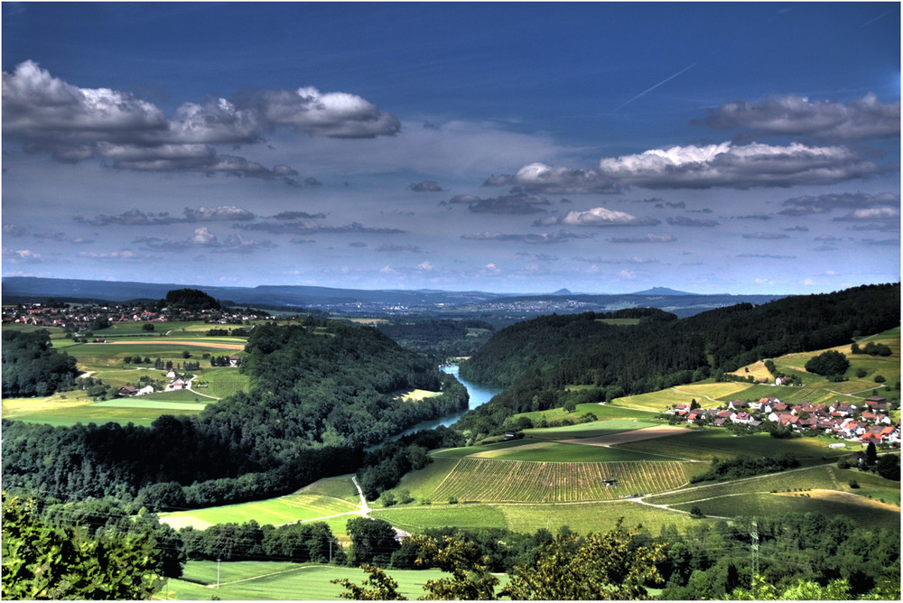 Buchberg links, rechts Rhein, Natur ist voll da.