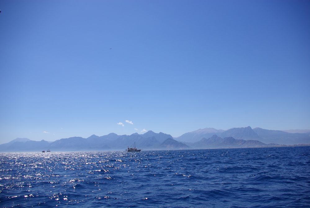 Bucht von Antalya Blick auf Taurusgebirge im Dunstnebel