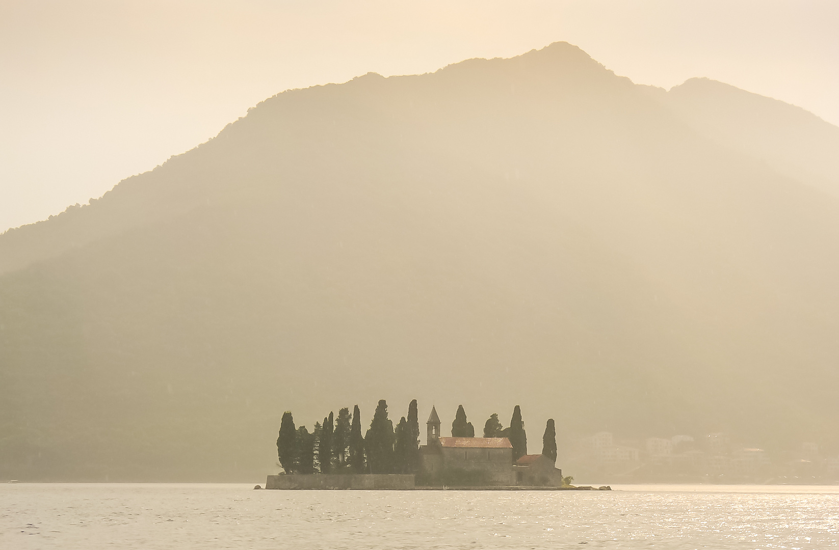 Bucht von Kotor - im Regenschauer