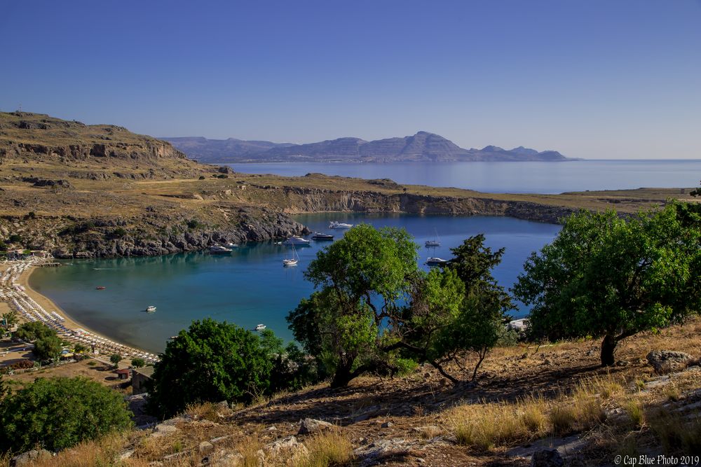 Bucht von Lindos mit Bäumen