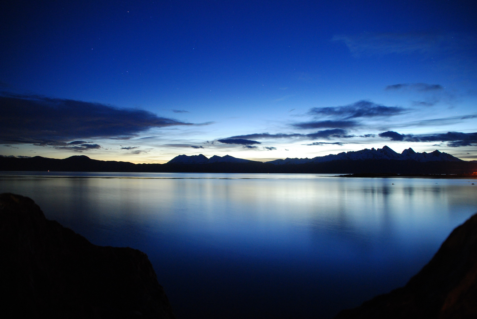 Bucht von Ushuaia bei Nacht