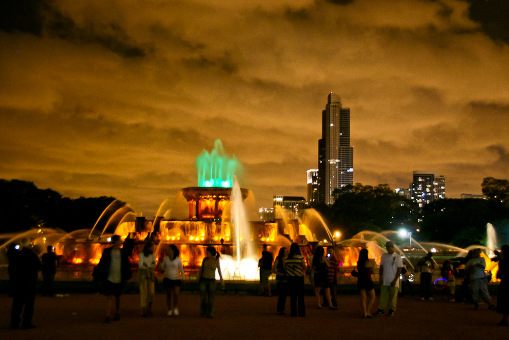 Buckingham Fontaine & city lights