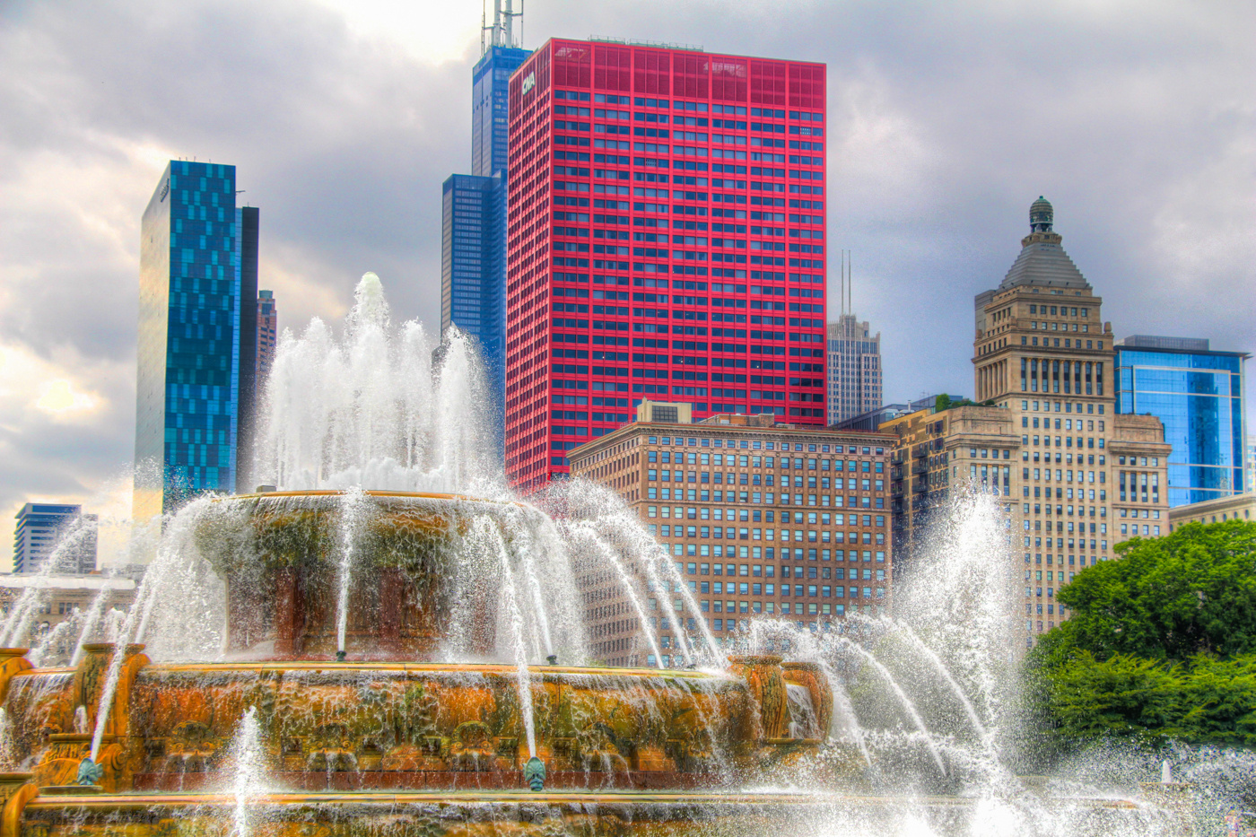 Buckingham Fountain with pink