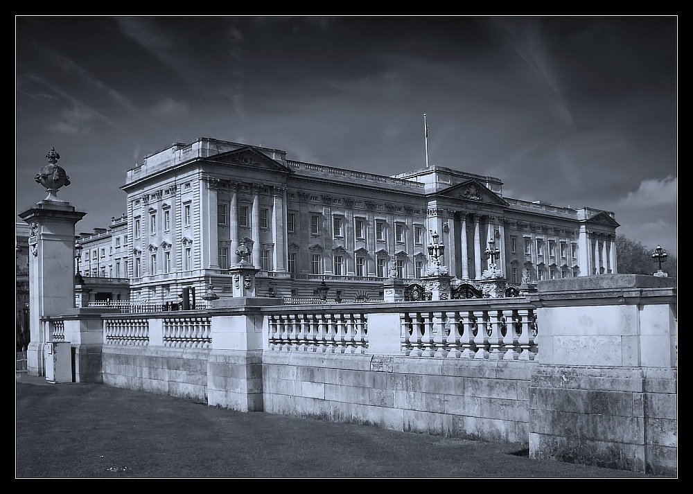 Buckingham palace.