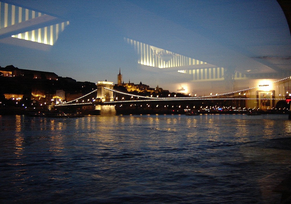 Buda bei Nacht