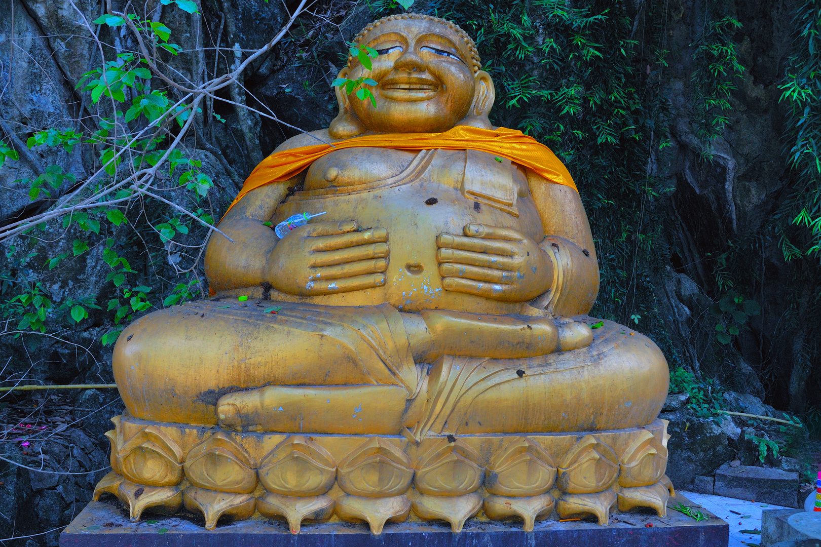 Budai sculpture in the National Park