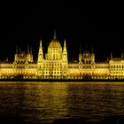 Budapest (1)  Das Parlament - Nachtansicht /  Le parlement - vue de nuit