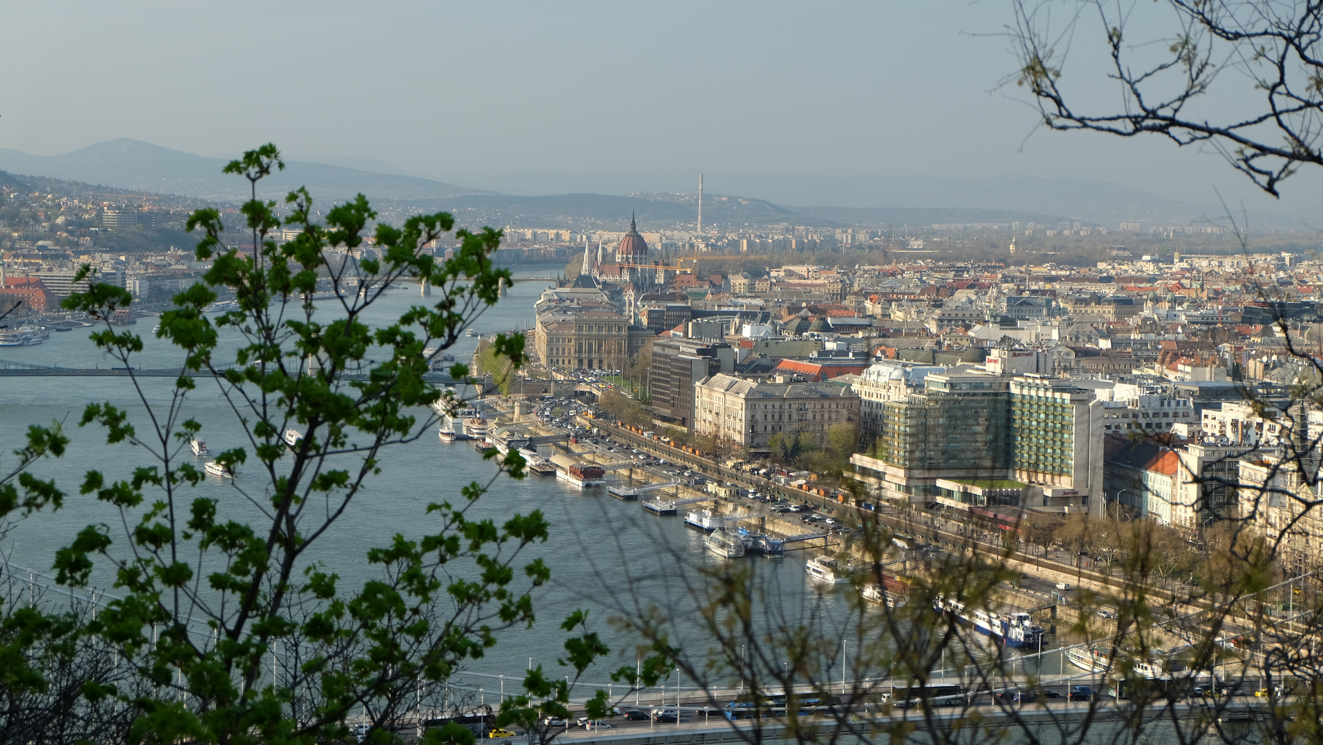 Budapest (3) Blick auf die Stadt und die Donau / Vue sur la ville et le danube