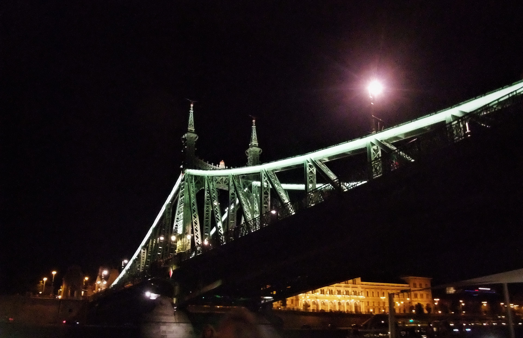 BUDAPEST bei Nacht (2)