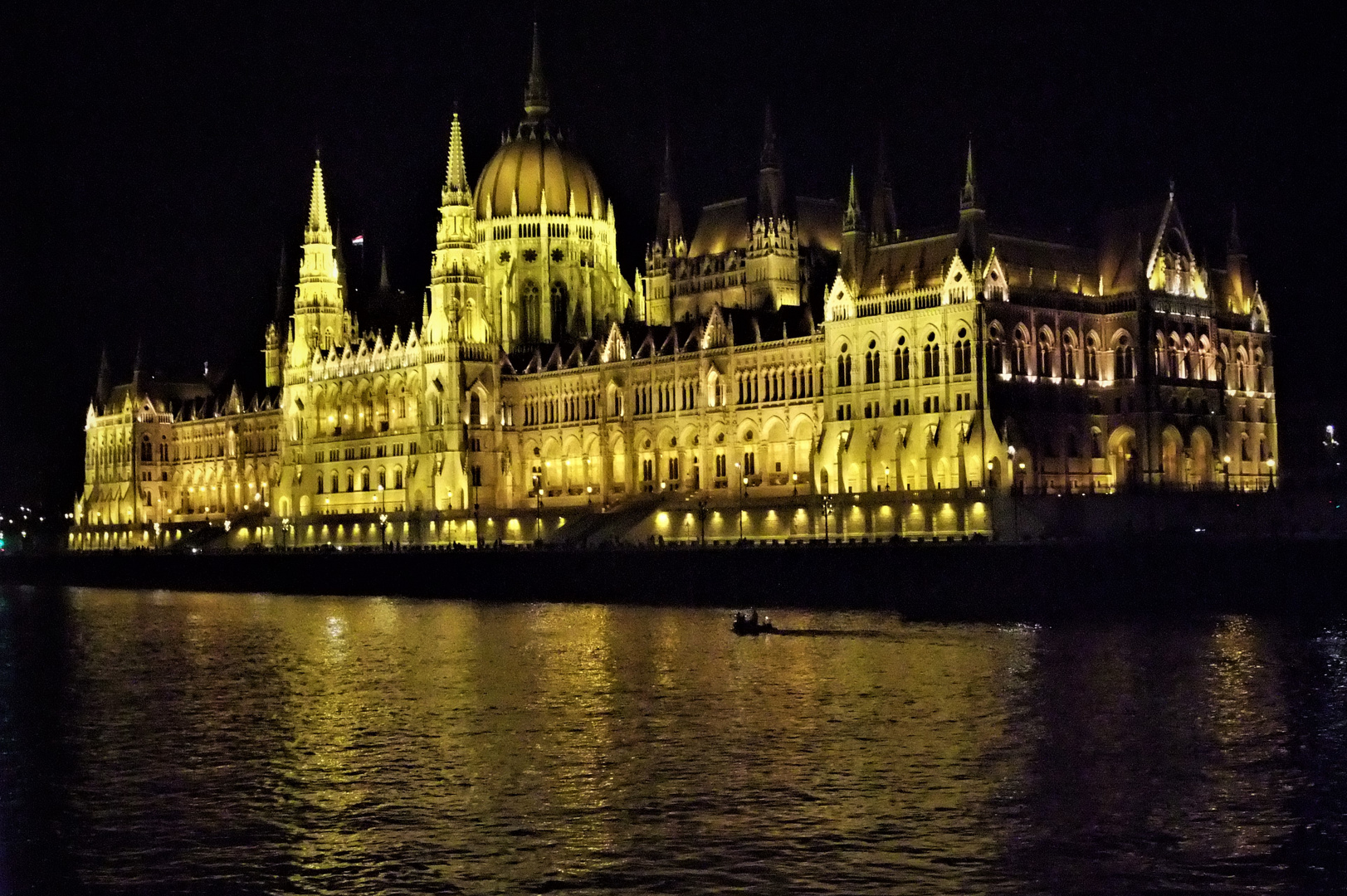 BUDAPEST bei Nacht (5)