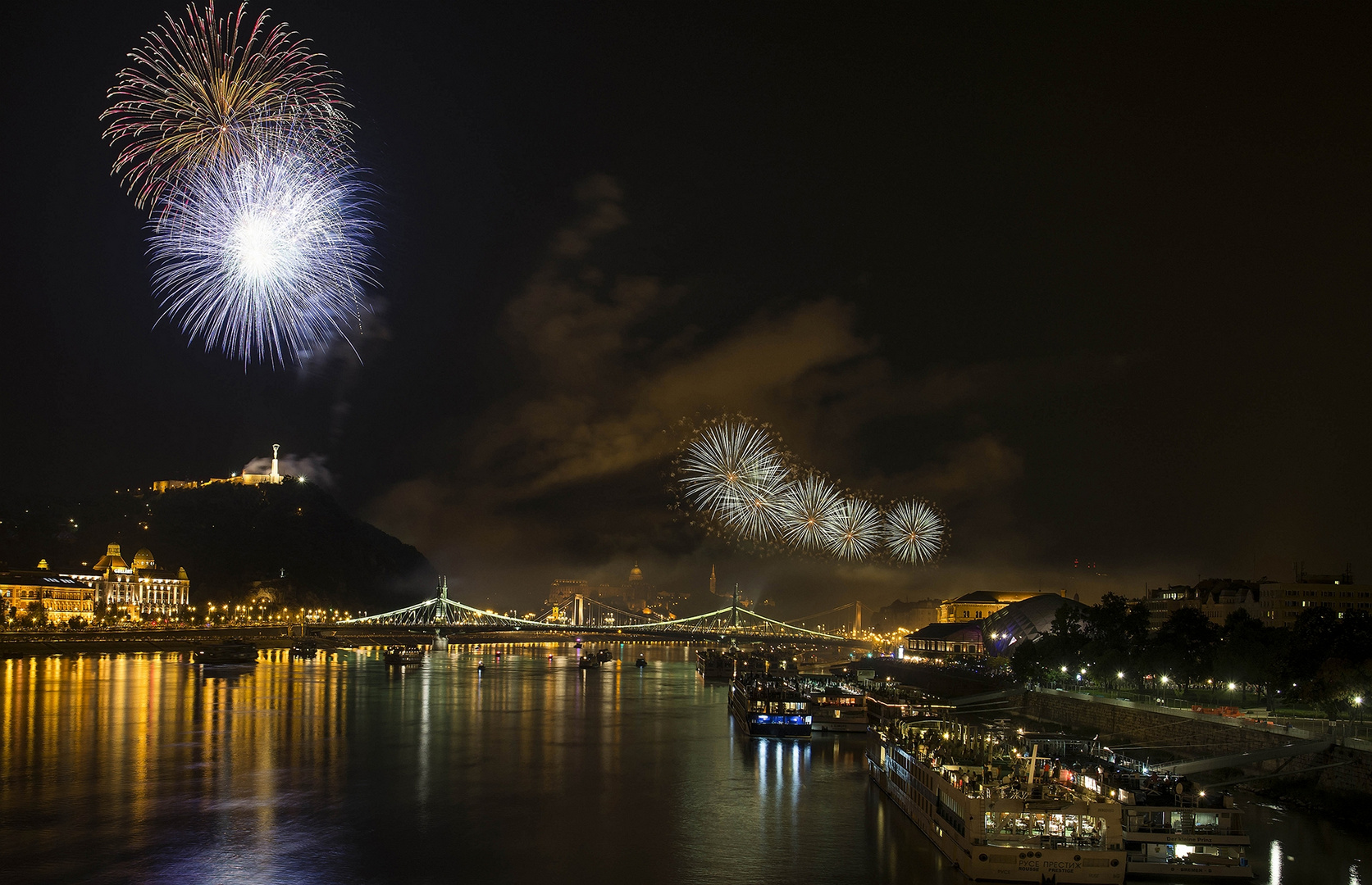  Budapest bei Nacht