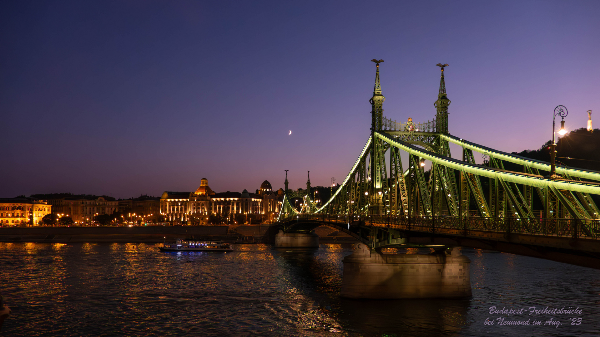 Budapest-Brücken im Sonnenuntergang