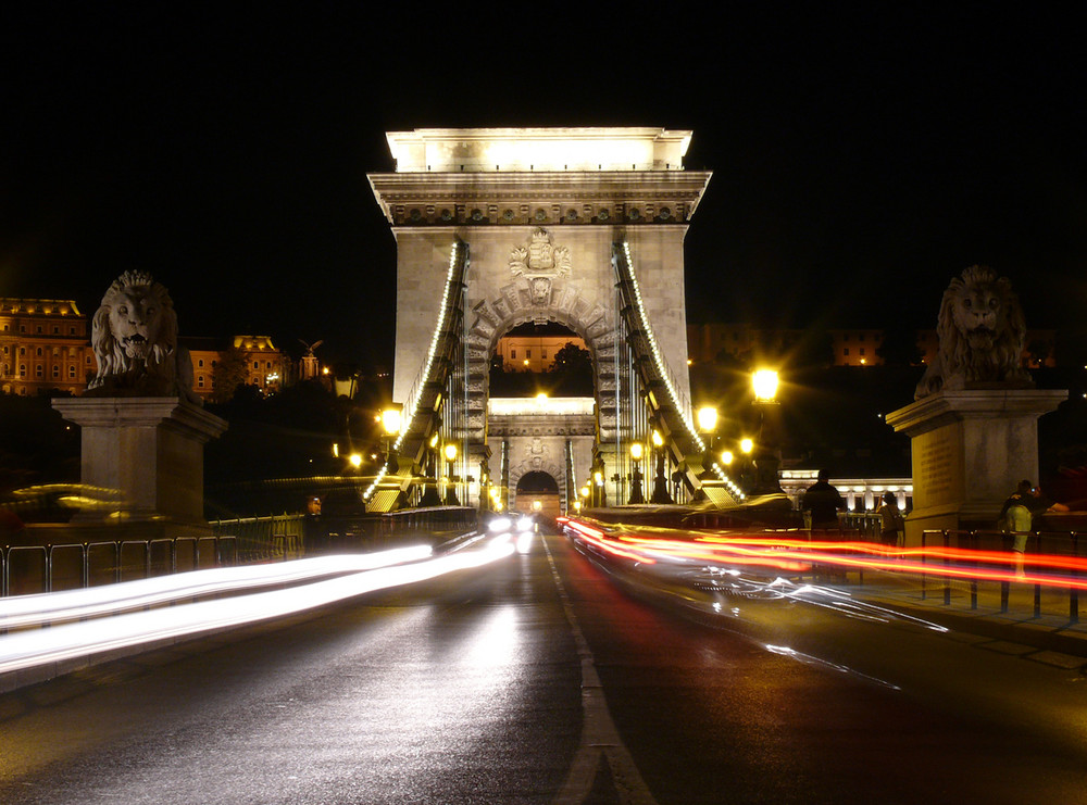 budapest chain bridge