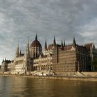 Budapest. Dunkle Wolken über dem ungarischen Parlament?