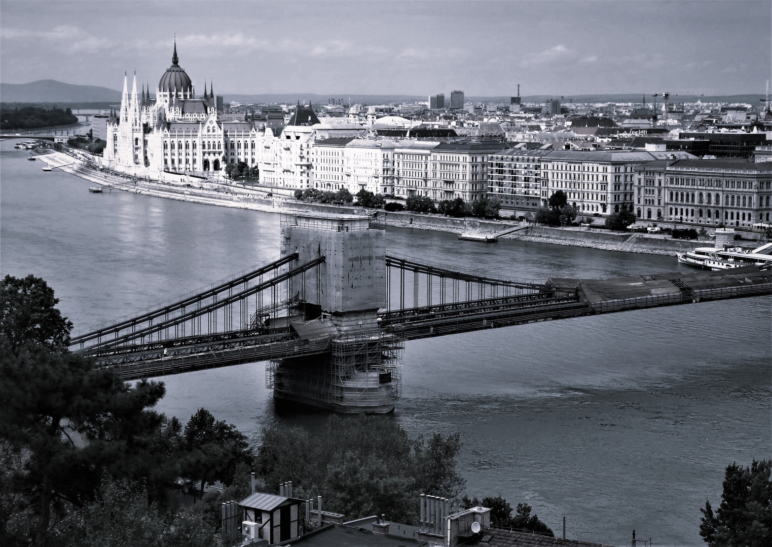 BUDAPEST - ein S/W-Blick über  ..