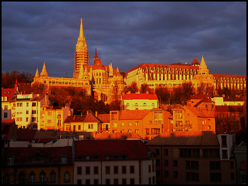 Budapest, Fischerbastei im Licht der Morgensonne