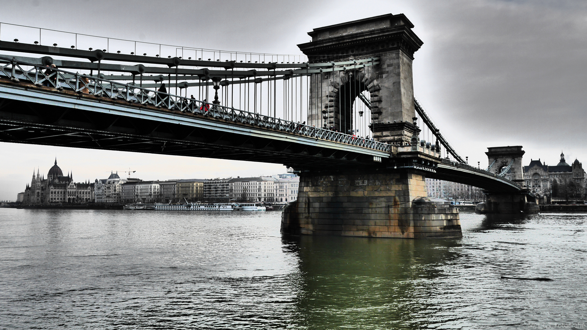 Budapest Kettenbrücke dramatisch
