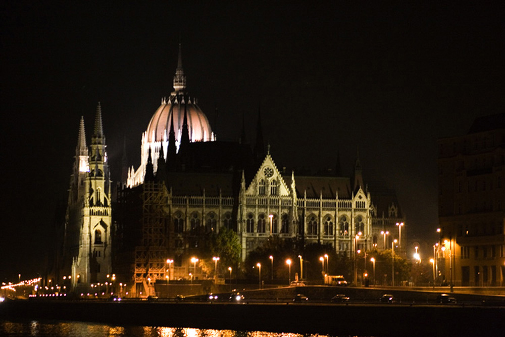 BUDAPEST : Le Parlement