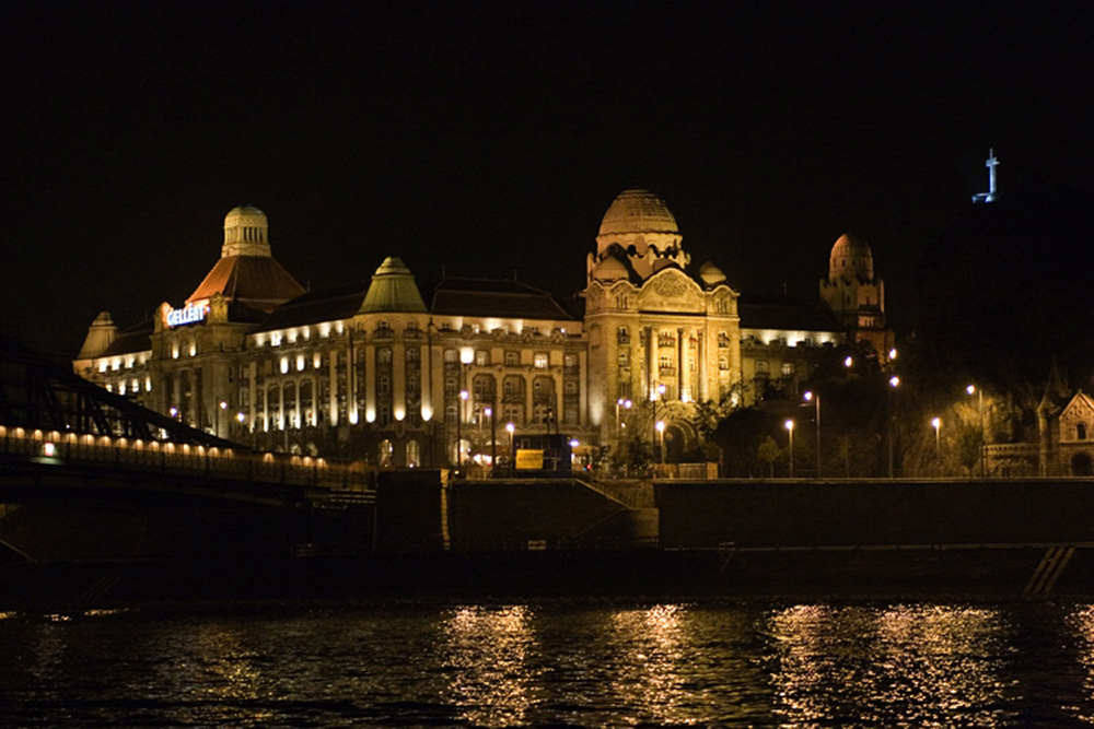 BUDAPEST : Les Bains GELLER