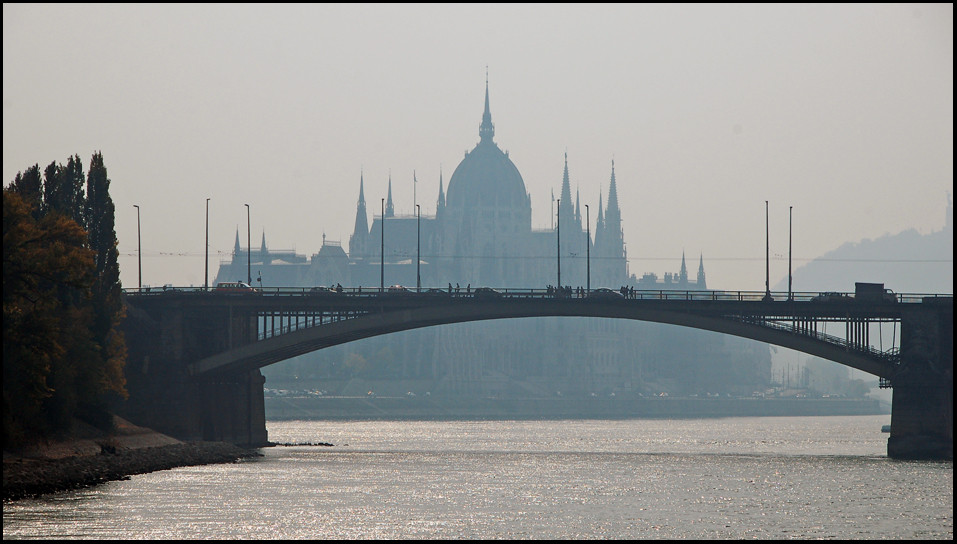 Budapest: Margaretenbrücke und Parlamentsgebäude