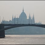 Budapest: Margaretenbrücke und Parlamentsgebäude