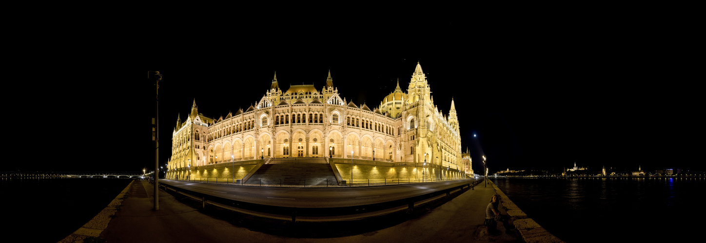 Budapest Parlament 23:00 Uhr