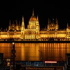 Budapest Parlament bei Nacht