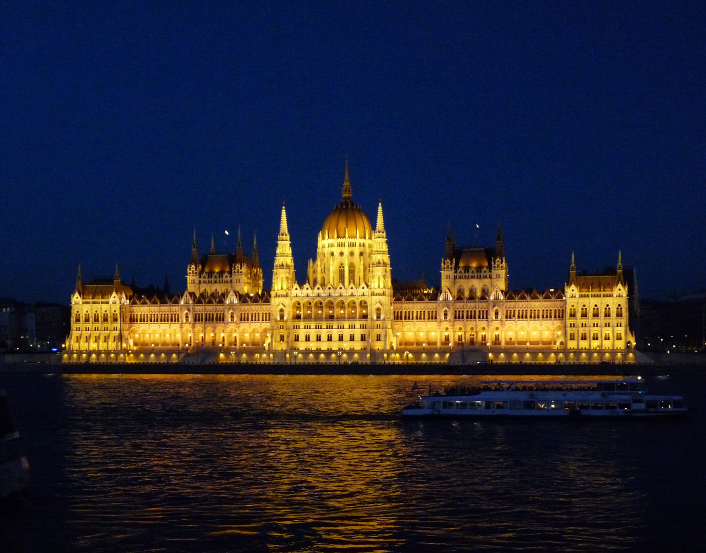 Budapest, Parlament bei Nacht