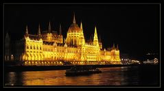 Budapest - Parlament bei Nacht