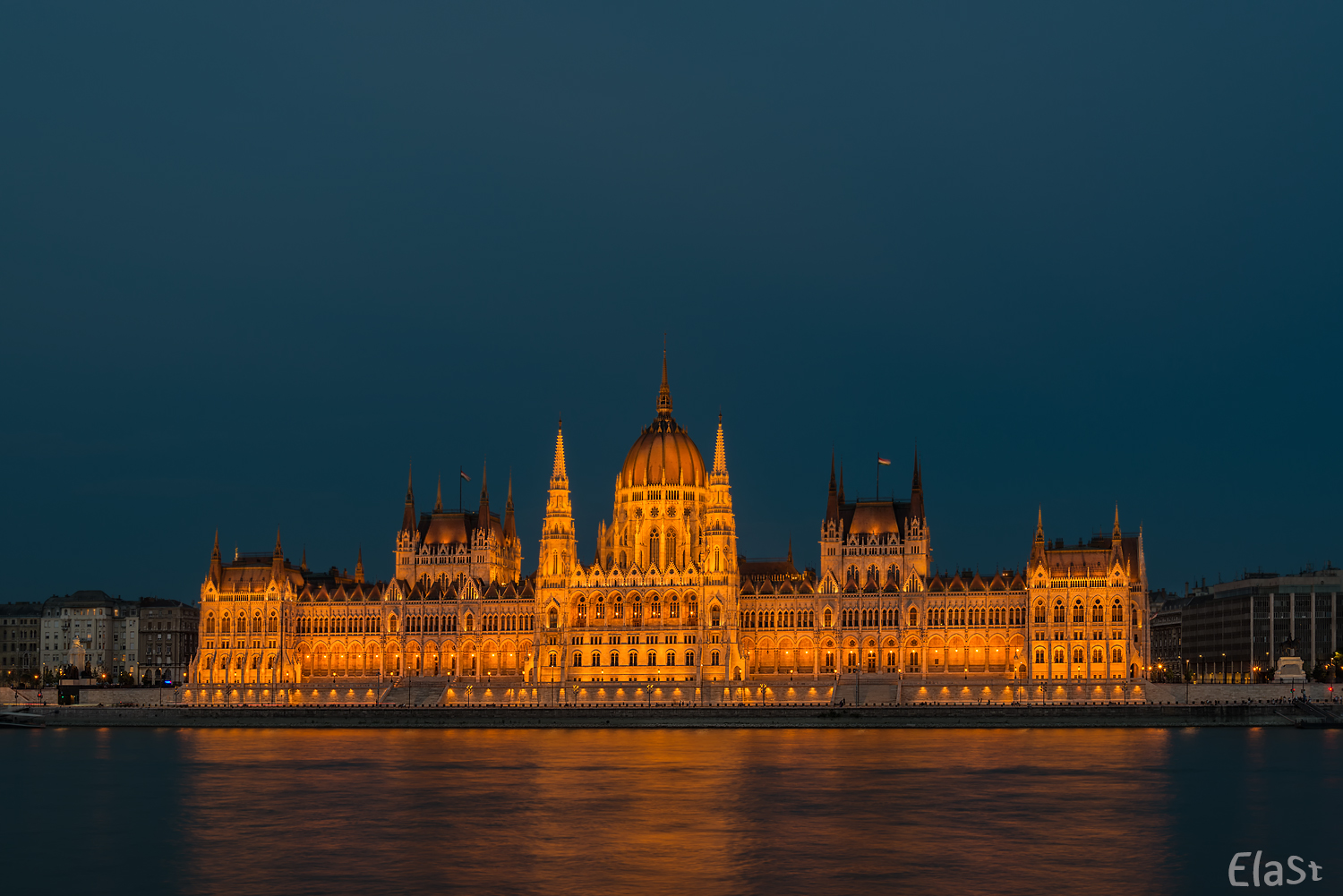 BUDAPEST PARLAMENT