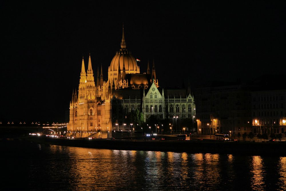 Budapest - Parlamento...