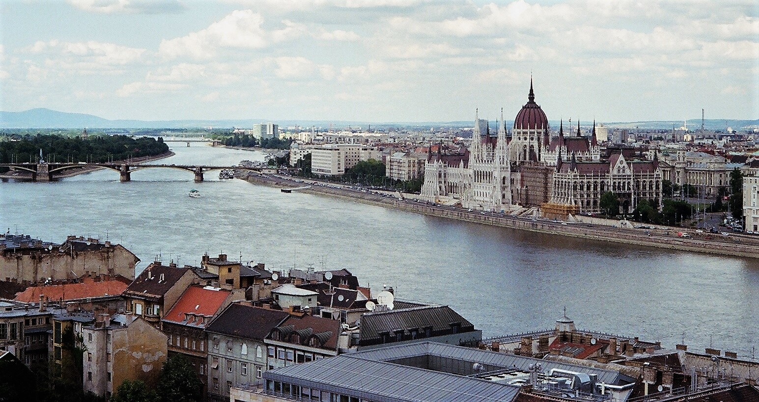 BUDAPEST - Parlamentsgebäude ..