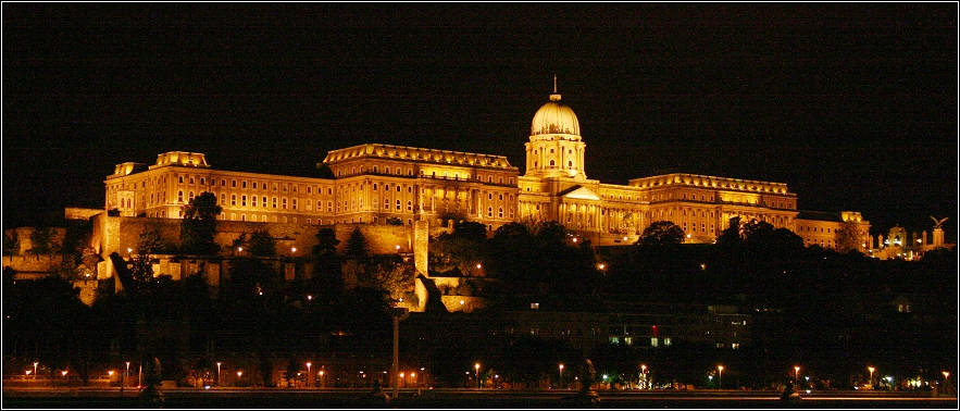 Budapest, Schlossberg mit Palast bei Nacht
