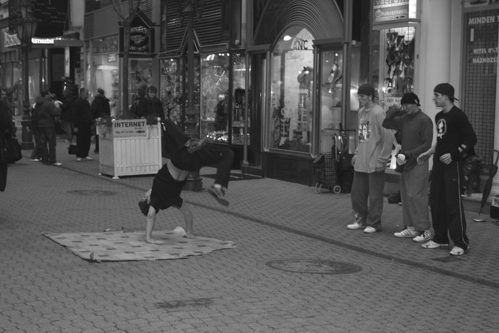 BUDAPEST STREET DANCER