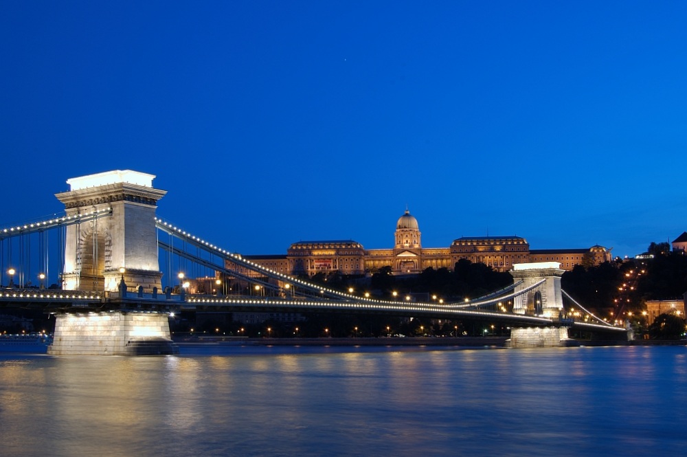 Budapester Kettenbrücke und Palast