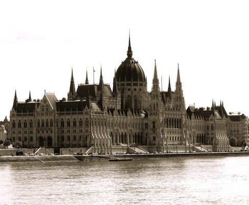 Budapests Wahrzeichen: das Parlamentsgebäude -