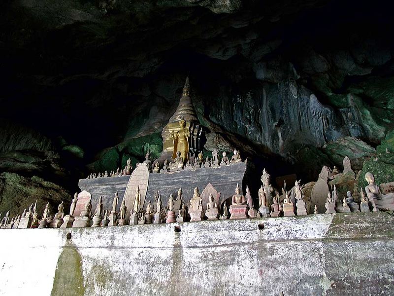 Buddafiguren in den Pak Ou Höhlen