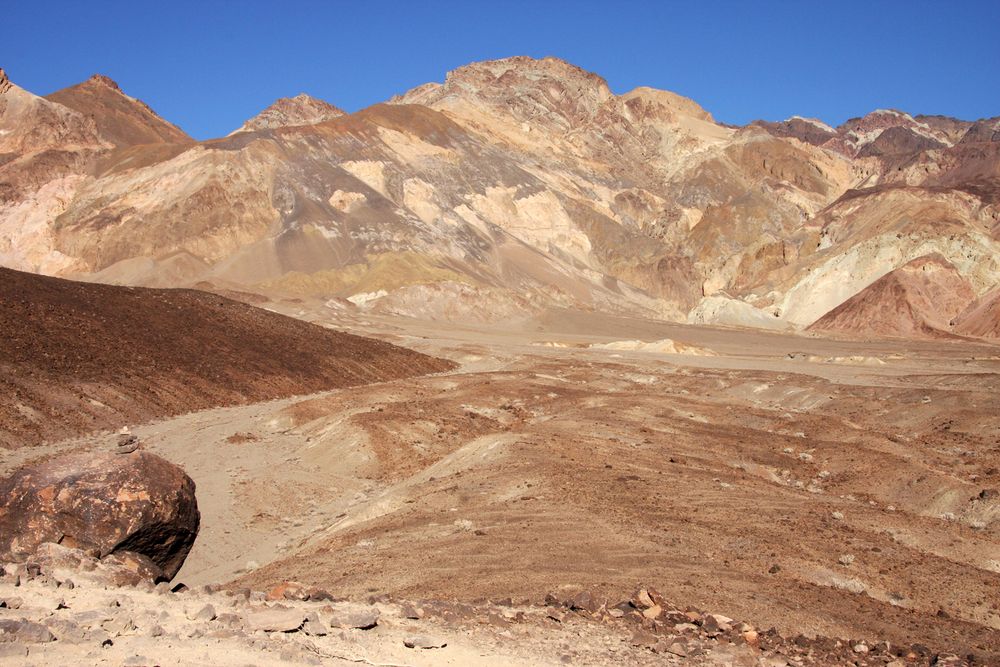 "Buddah-Steine" in Death Valley..."