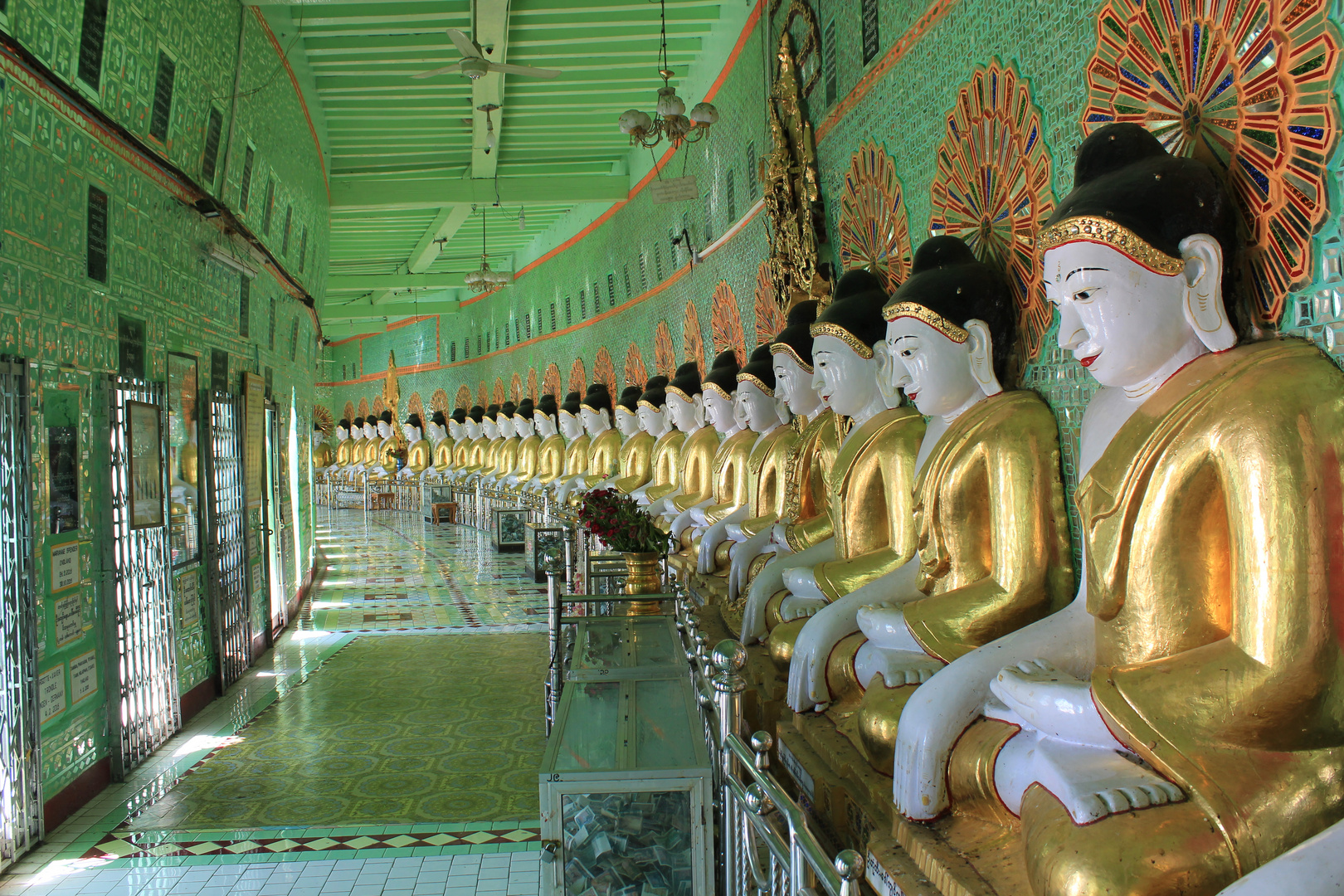  Buddah Vervielfältigung (U Min Thonze Pagode in Sagaing)