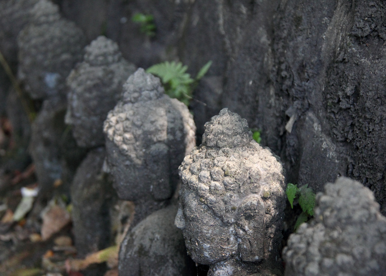 Buddas am Wegrand in Ubud